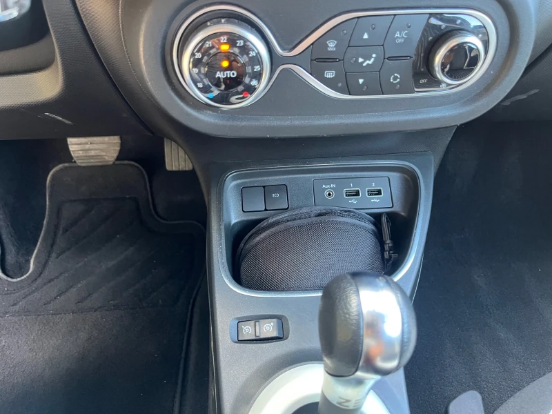 Renault Twingo 22kw 200km пробег кожа нави, снимка 11 - Автомобили и джипове - 52225045