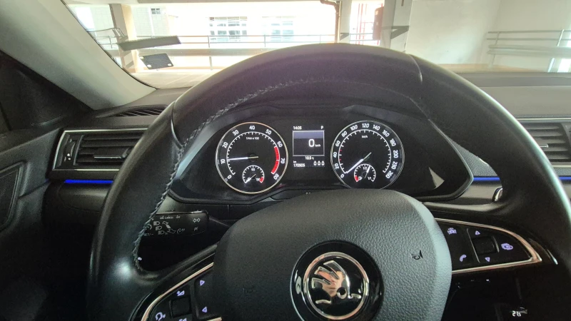 Skoda Superb, снимка 9 - Автомобили и джипове - 52135346