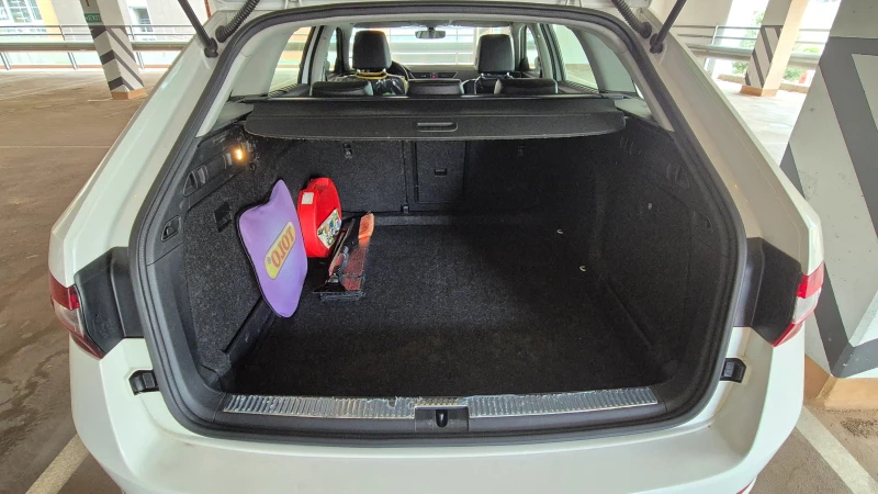 Skoda Superb, снимка 8 - Автомобили и джипове - 52135346