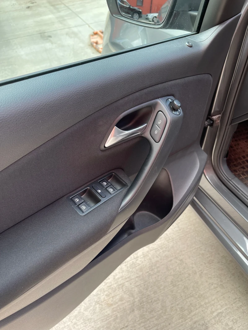 VW Polo 1.6д, 75к.с, снимка 8 - Автомобили и джипове - 52475318