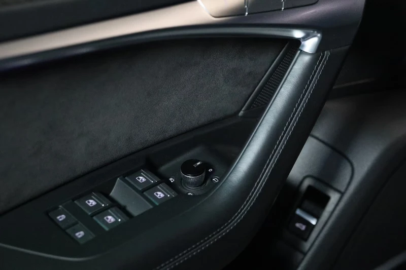 Audi Rs6 CARBON/600HP/CERAMIC/PANO/360/HUD/B&O/MEMO/674g, снимка 13 - Автомобили и джипове - 52811879