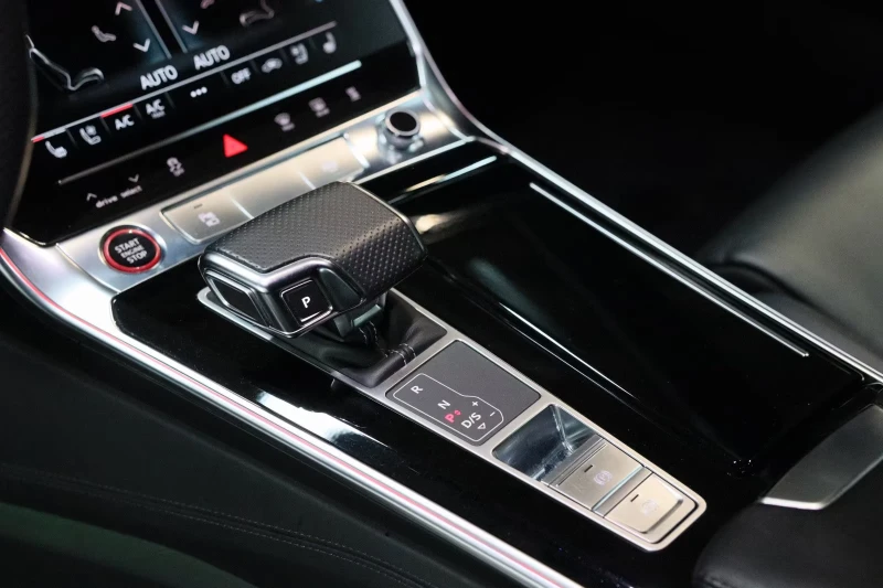 Audi Rs6 CARBON/600HP/CERAMIC/PANO/360/HUD/B&O/MEMO/674g, снимка 11 - Автомобили и джипове - 52811879