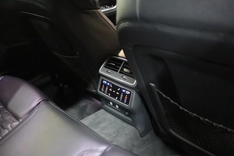 Audi Rs6 CARBON/600HP/CERAMIC/PANO/360/HUD/B&O/MEMO/674g, снимка 15 - Автомобили и джипове - 52811879