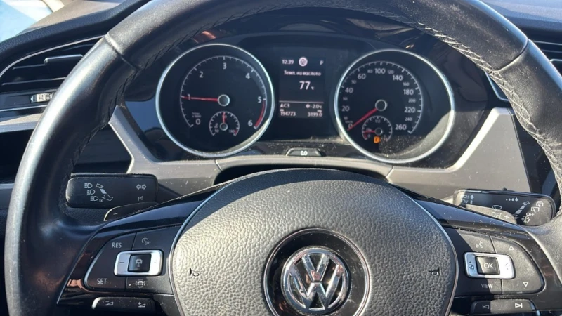 VW Touran АВТОМАТИК ЕВРО 6 , снимка 15 - Автомобили и джипове - 53285536