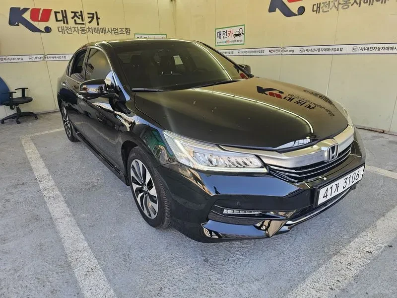 Honda Accord 2.0 HYBRID, снимка 2 - Автомобили и джипове - 55715708