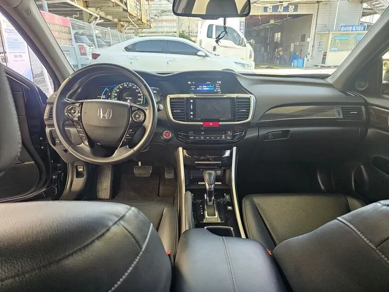 Honda Accord 2.0 HYBRID, снимка 9 - Автомобили и джипове - 55715708