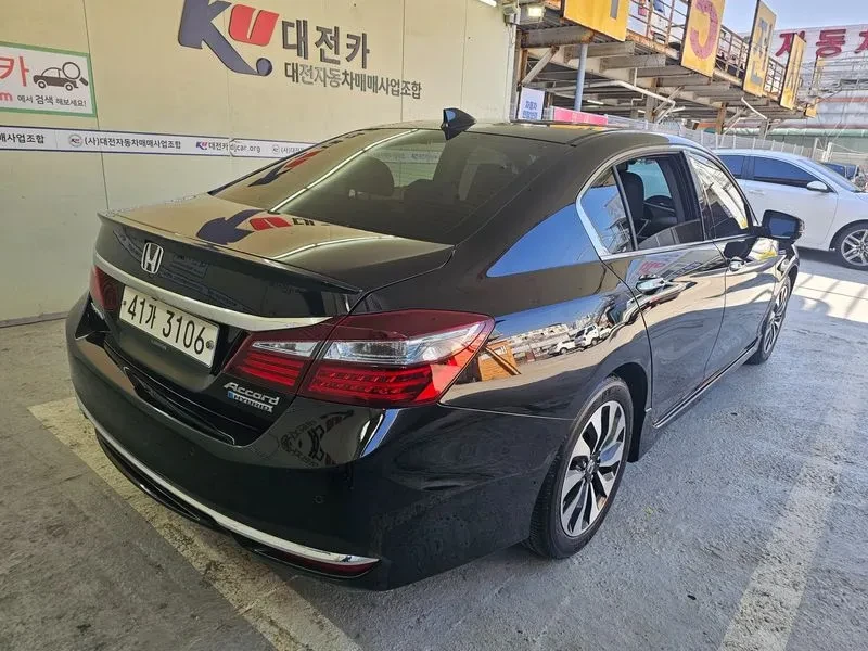 Honda Accord 2.0 HYBRID, снимка 5 - Автомобили и джипове - 55715708