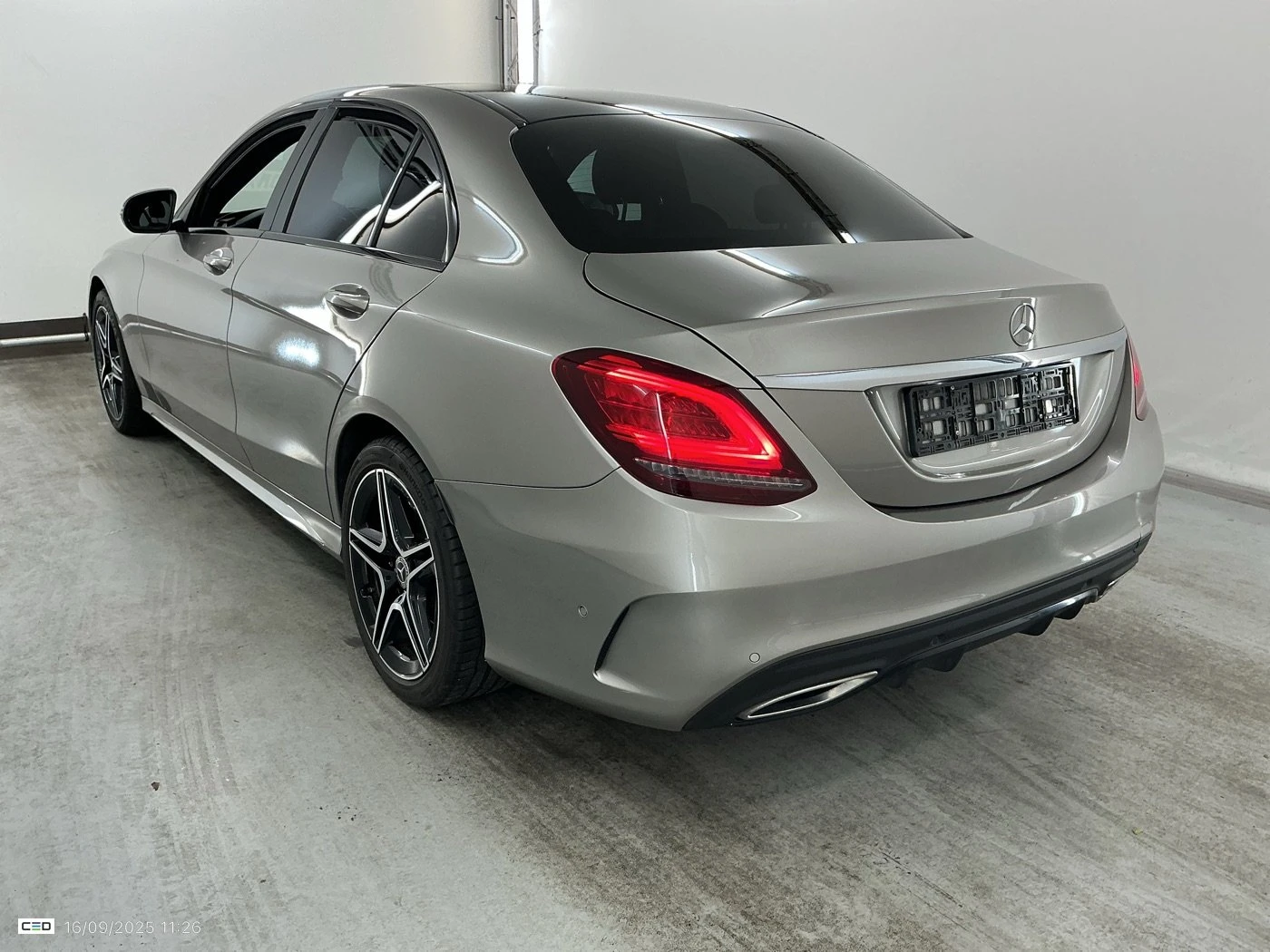 Mercedes-Benz C 180 d * Оригинален AMG Пакет * 9G * Carplay * Camera - изображение 4