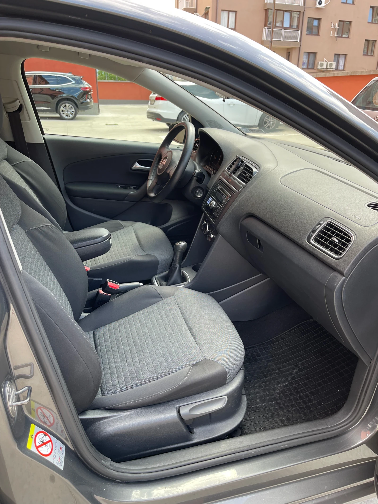 VW Polo 1.6д, 75к.с - изображение 7