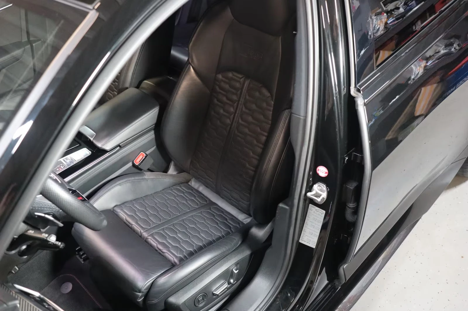 Audi Rs6 CARBON/600HP/CERAMIC/PANO/360/HUD/B&O/MEMO/674g - изображение 7