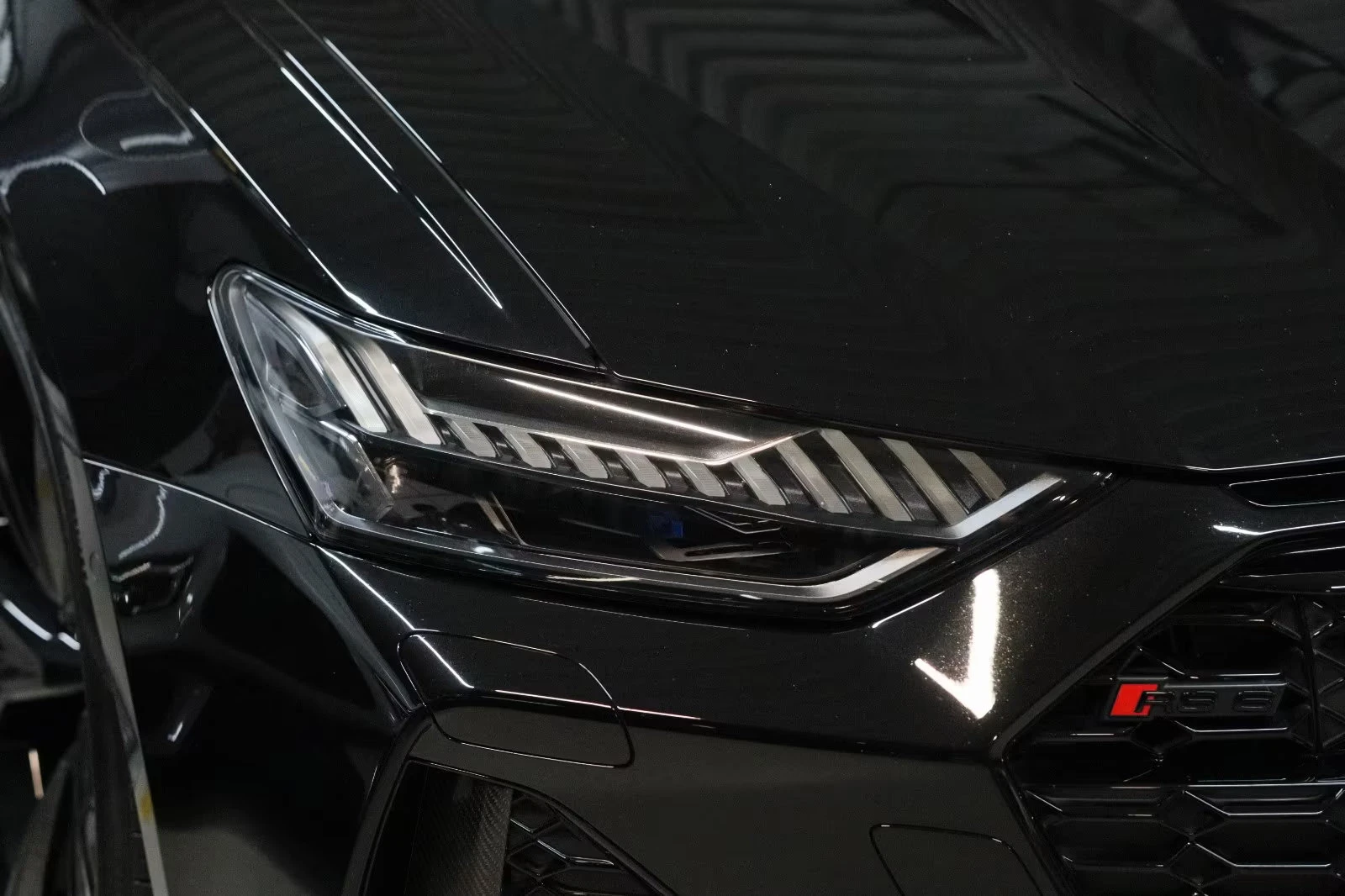 Audi Rs6 CARBON/600HP/CERAMIC/PANO/360/HUD/B&O/MEMO/674g - изображение 4