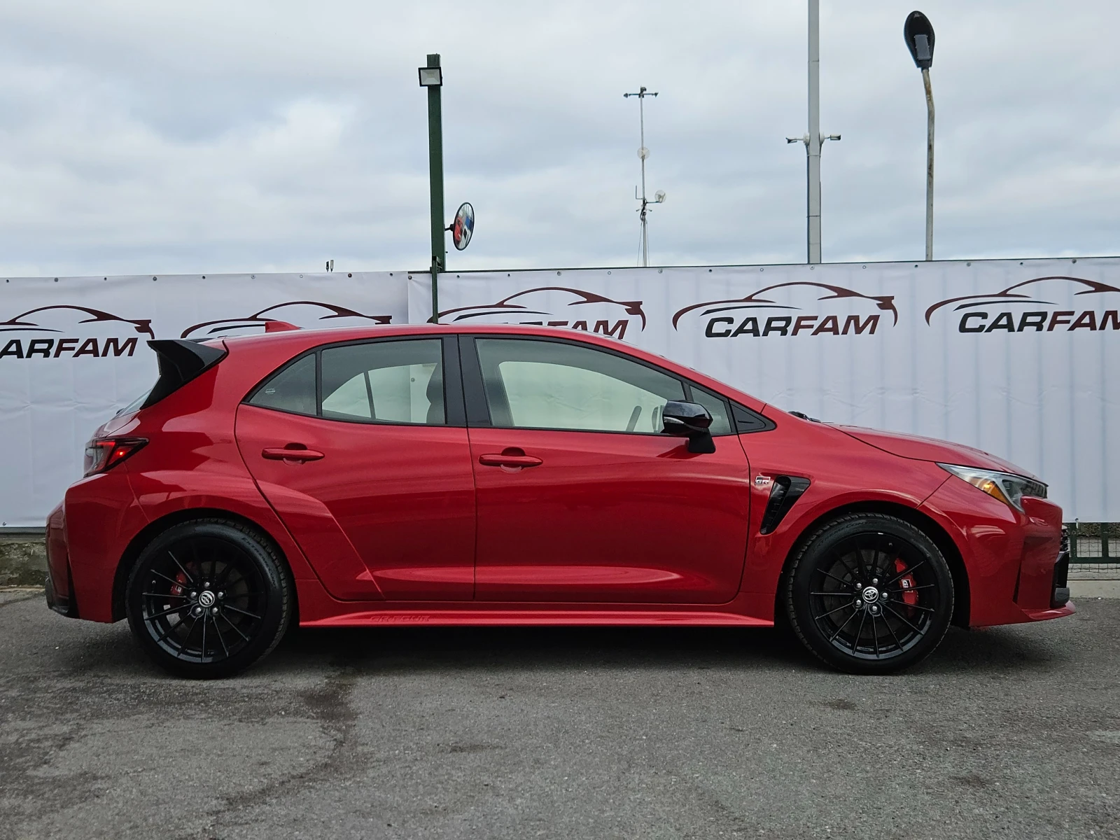 Toyota Corolla GR-FOUR/6ск/4x4/DISTRONIC/CAMERA/CARPLAY/KEYLESS - изображение 2