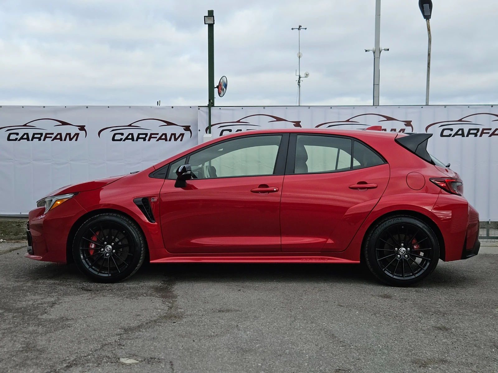 Toyota Corolla GR-FOUR/6ск/4x4/DISTRONIC/CAMERA/CARPLAY/KEYLESS - изображение 6