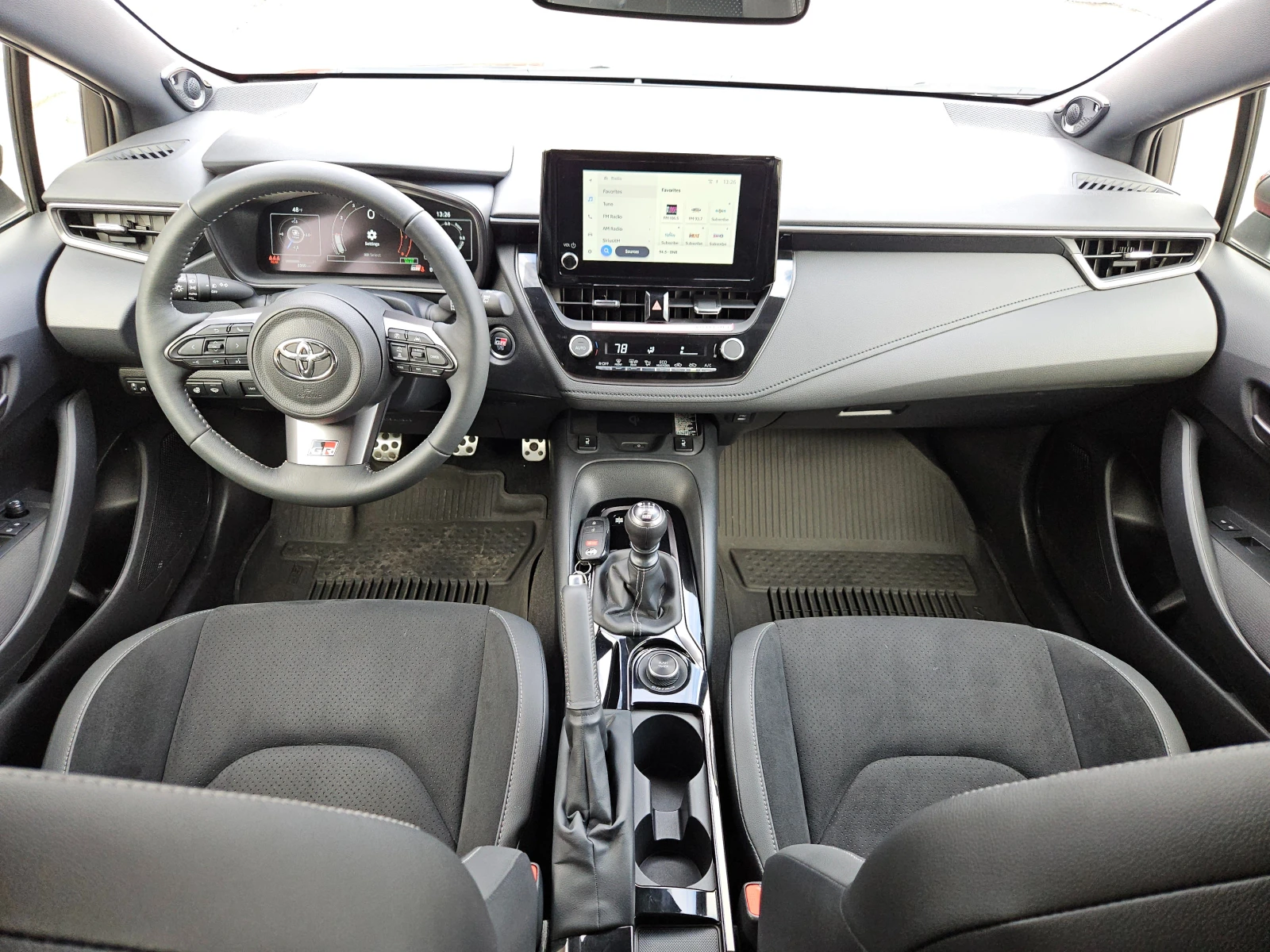 Toyota Corolla GR-FOUR/6ск/4x4/DISTRONIC/CAMERA/CARPLAY/KEYLESS - изображение 10