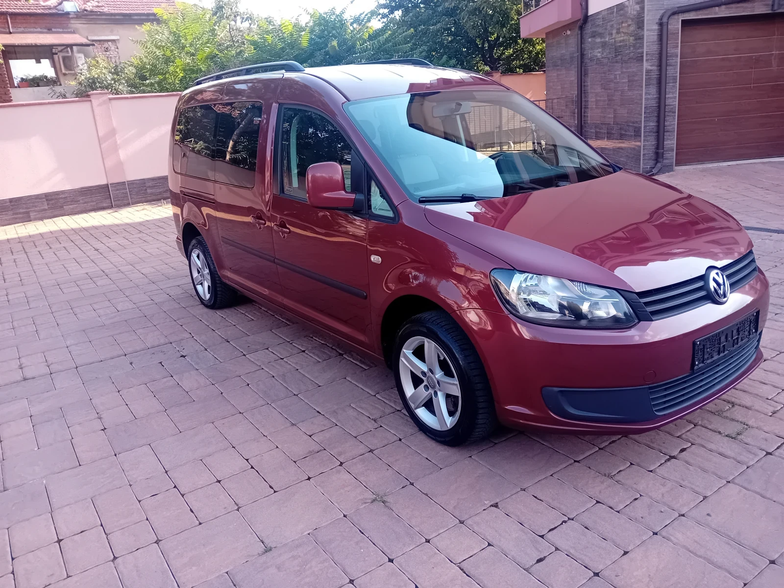 VW Caddy 1.6TDI MAXI 6+ 1 места - изображение 2