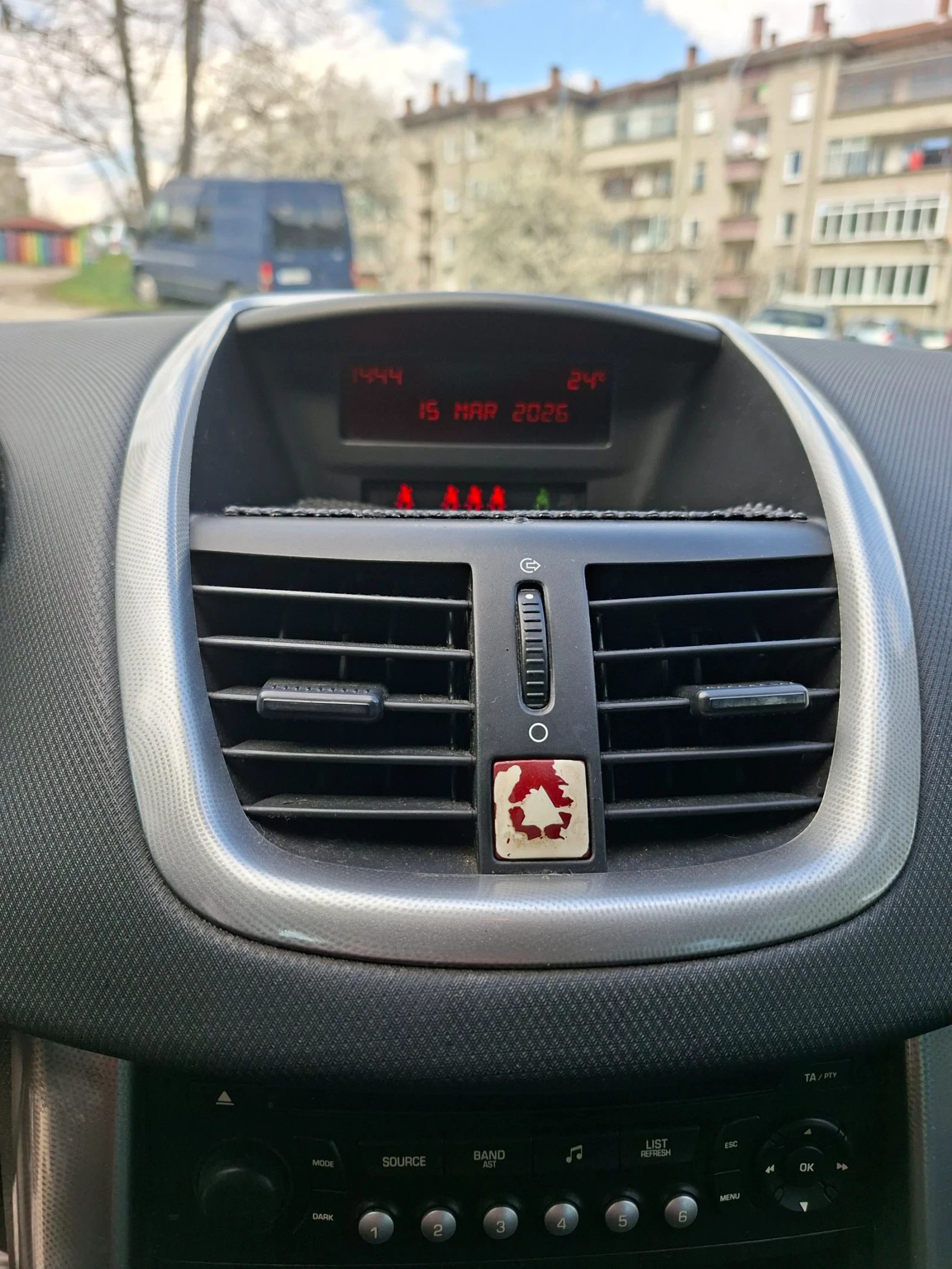 Peugeot 207, снимка 7 - Автомобили и джипове - 54099717