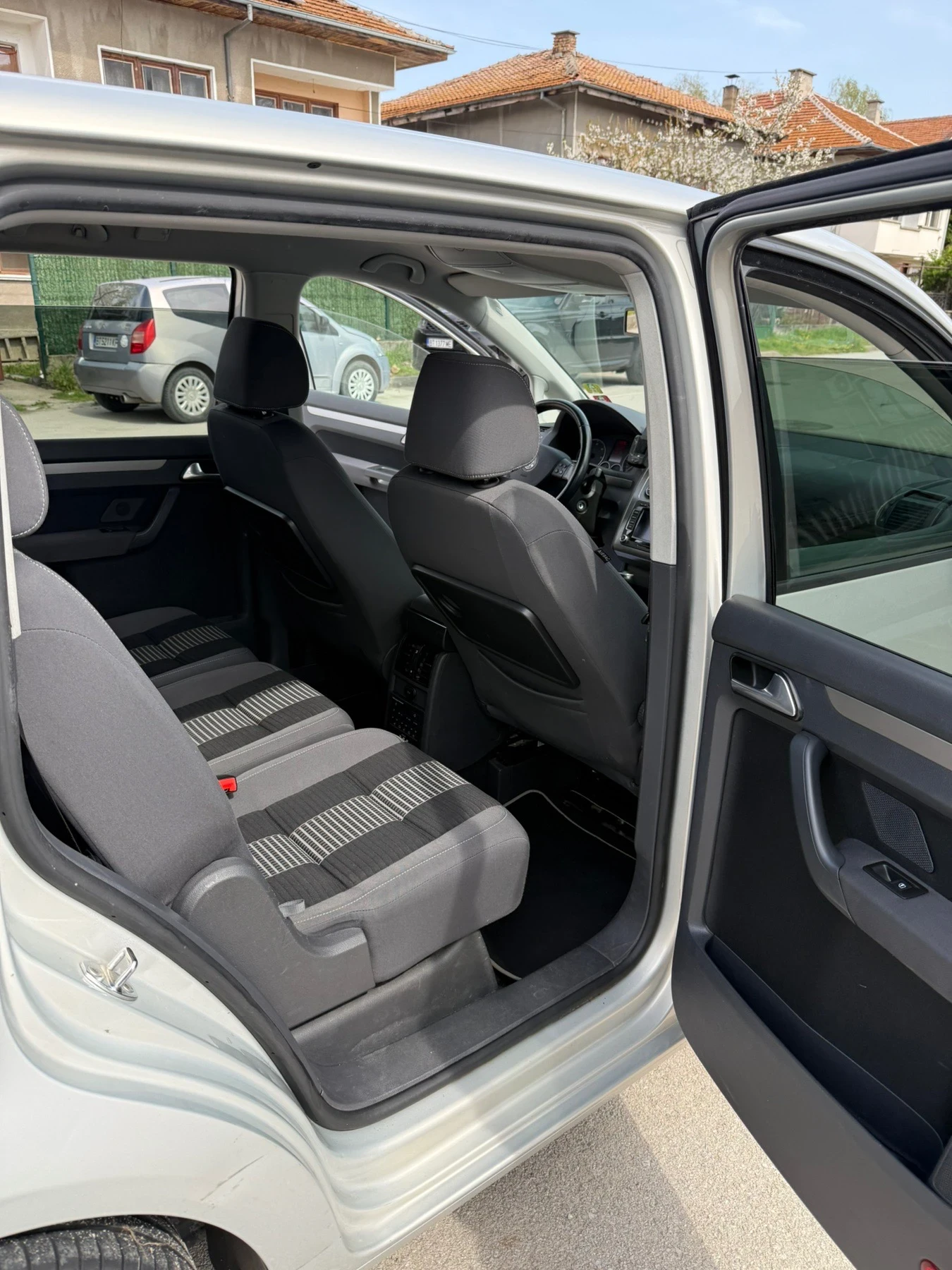 VW Touran 1.9 TDI, снимка 11 - Автомобили и джипове - 54258983