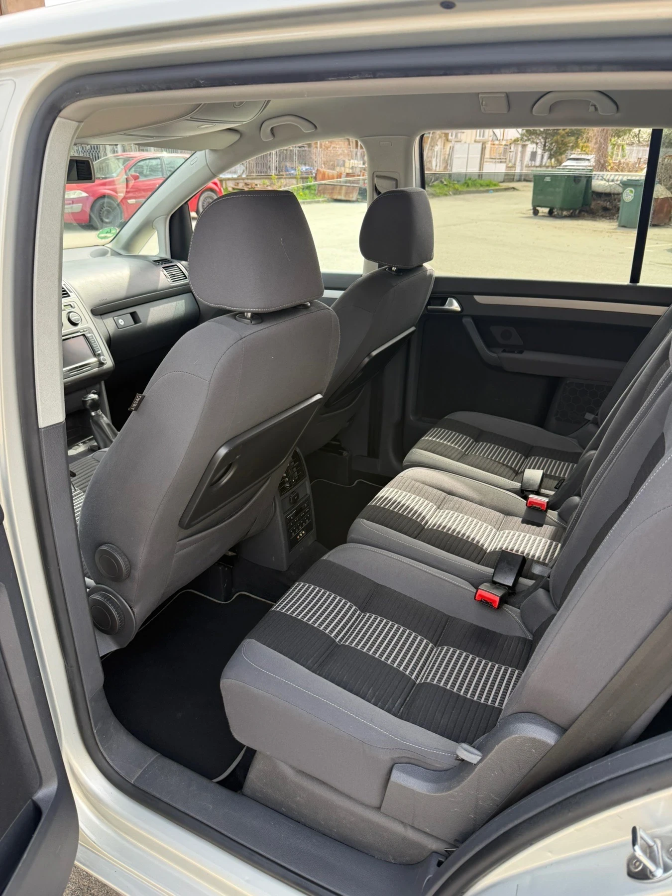 VW Touran 1.9 TDI, снимка 10 - Автомобили и джипове - 54258983