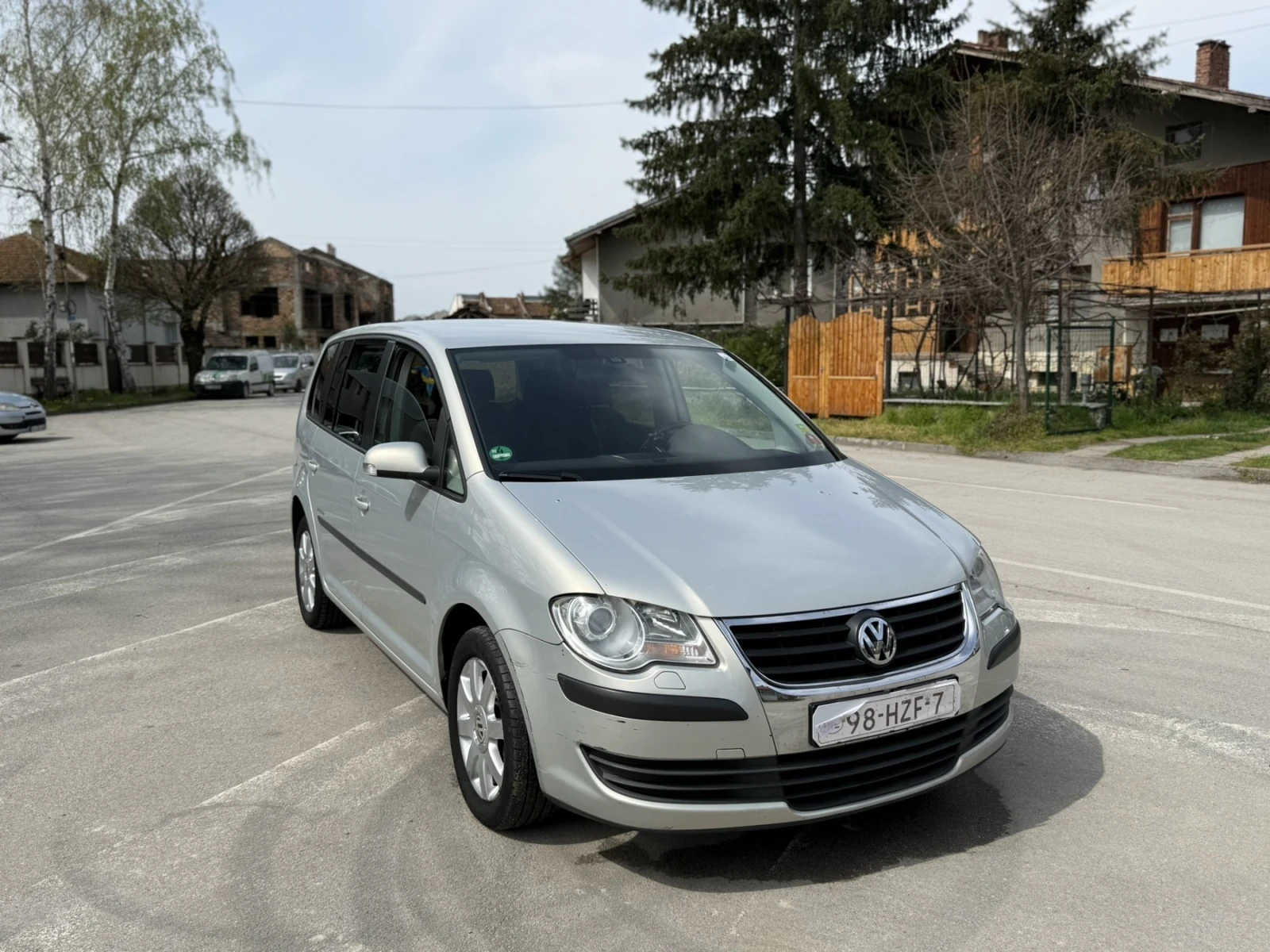 VW Touran 1.9 TDI, снимка 3 - Автомобили и джипове - 54258983