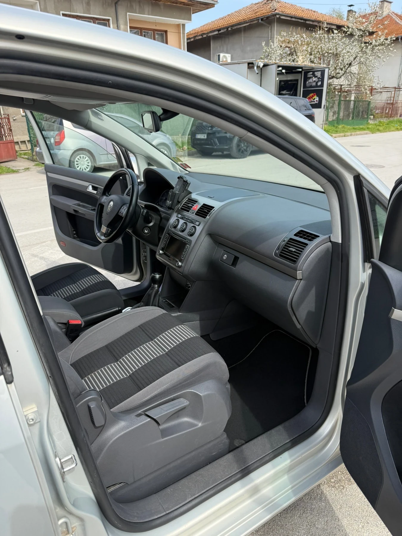 VW Touran 1.9 TDI, снимка 12 - Автомобили и джипове - 54258983