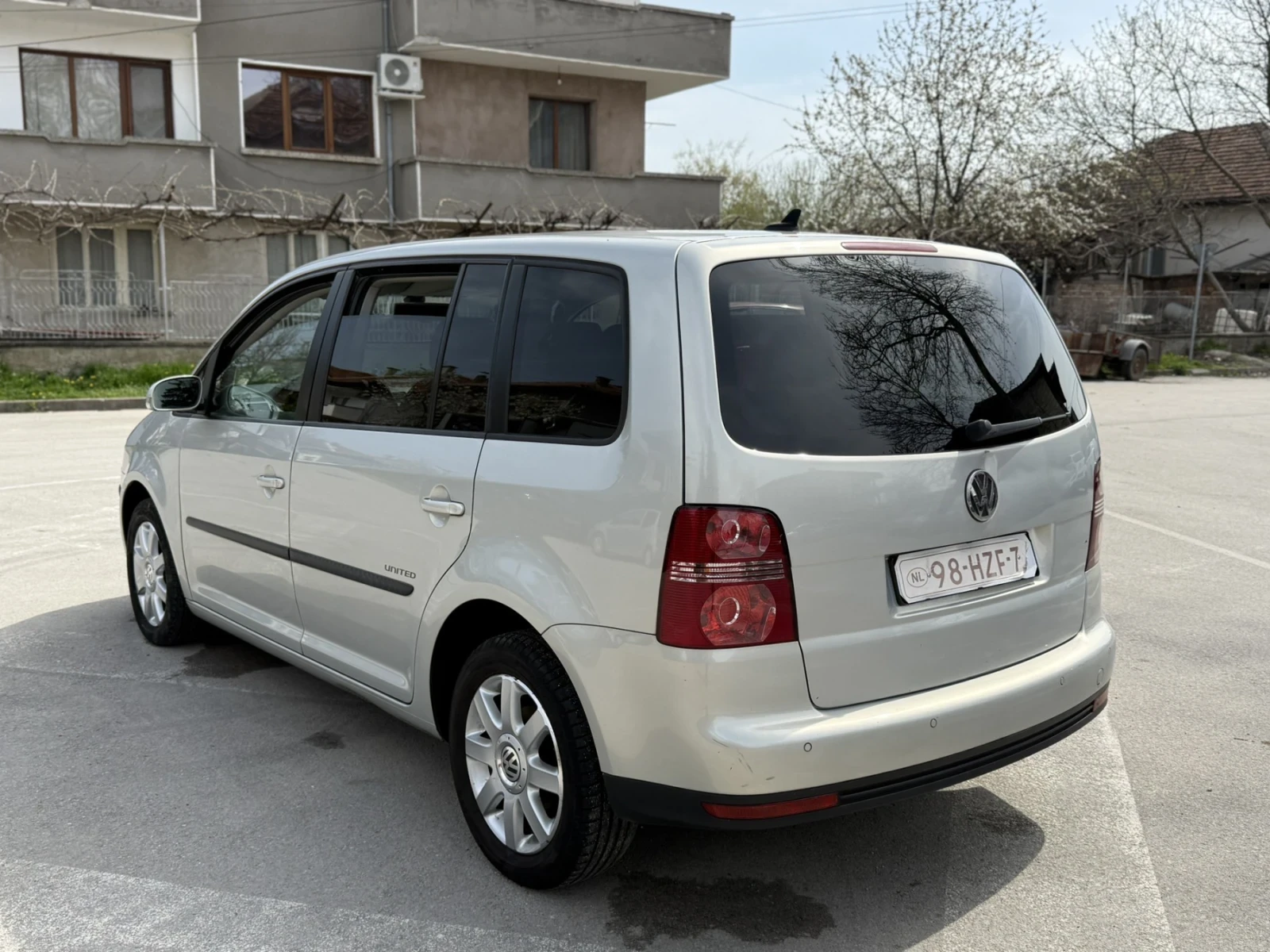 VW Touran 1.9 TDI, снимка 7 - Автомобили и джипове - 54258983