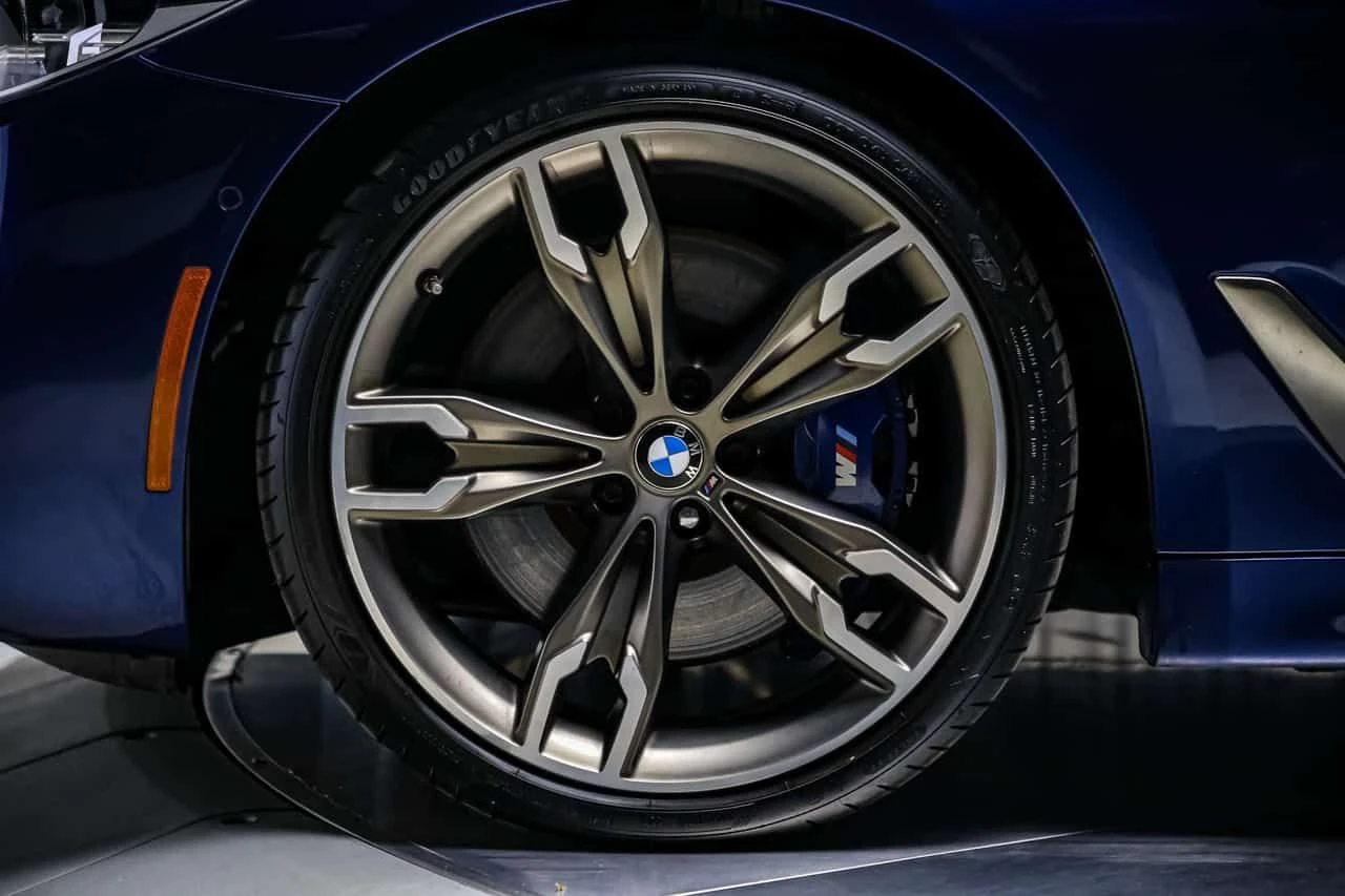 BMW 550 M PACKAGE| DISTRONIC| MASSAGE| HUD| 360| H/K, снимка 9 - Автомобили и джипове - 55047455