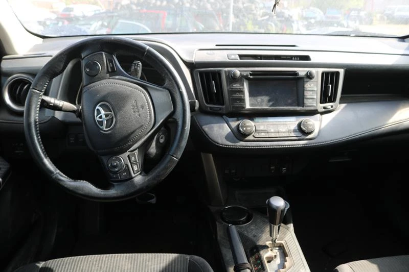 Toyota Rav4 2.0 D4D, снимка 14 - Автомобили и джипове - 36912071