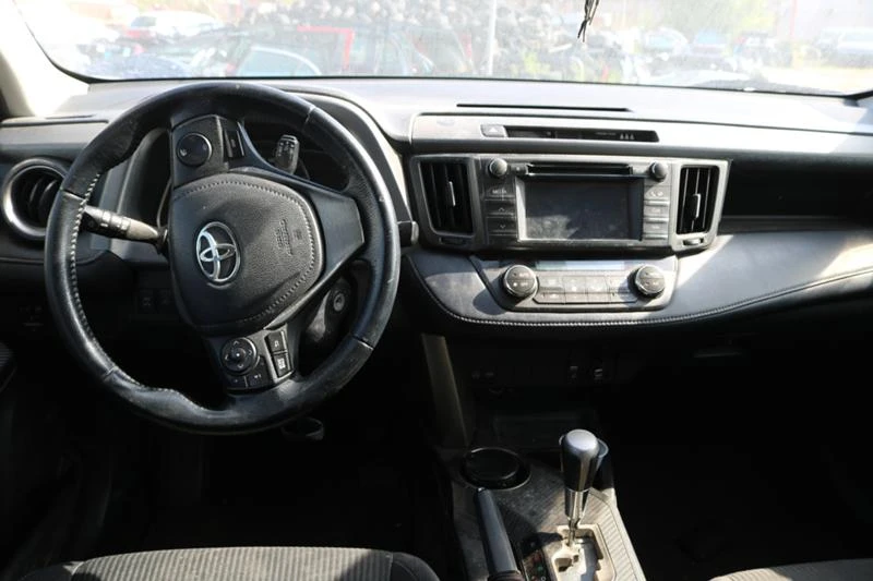 Toyota Rav4 2.0 D4D, снимка 13 - Автомобили и джипове - 36912071