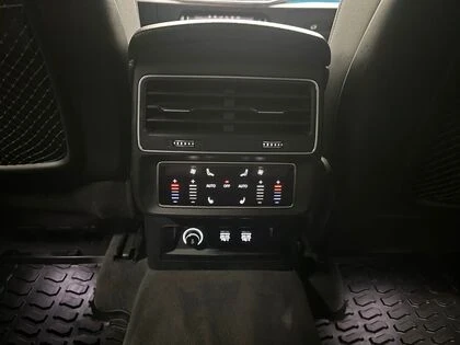 Audi Q8 55 TFSI, снимка 13 - Автомобили и джипове - 53584648