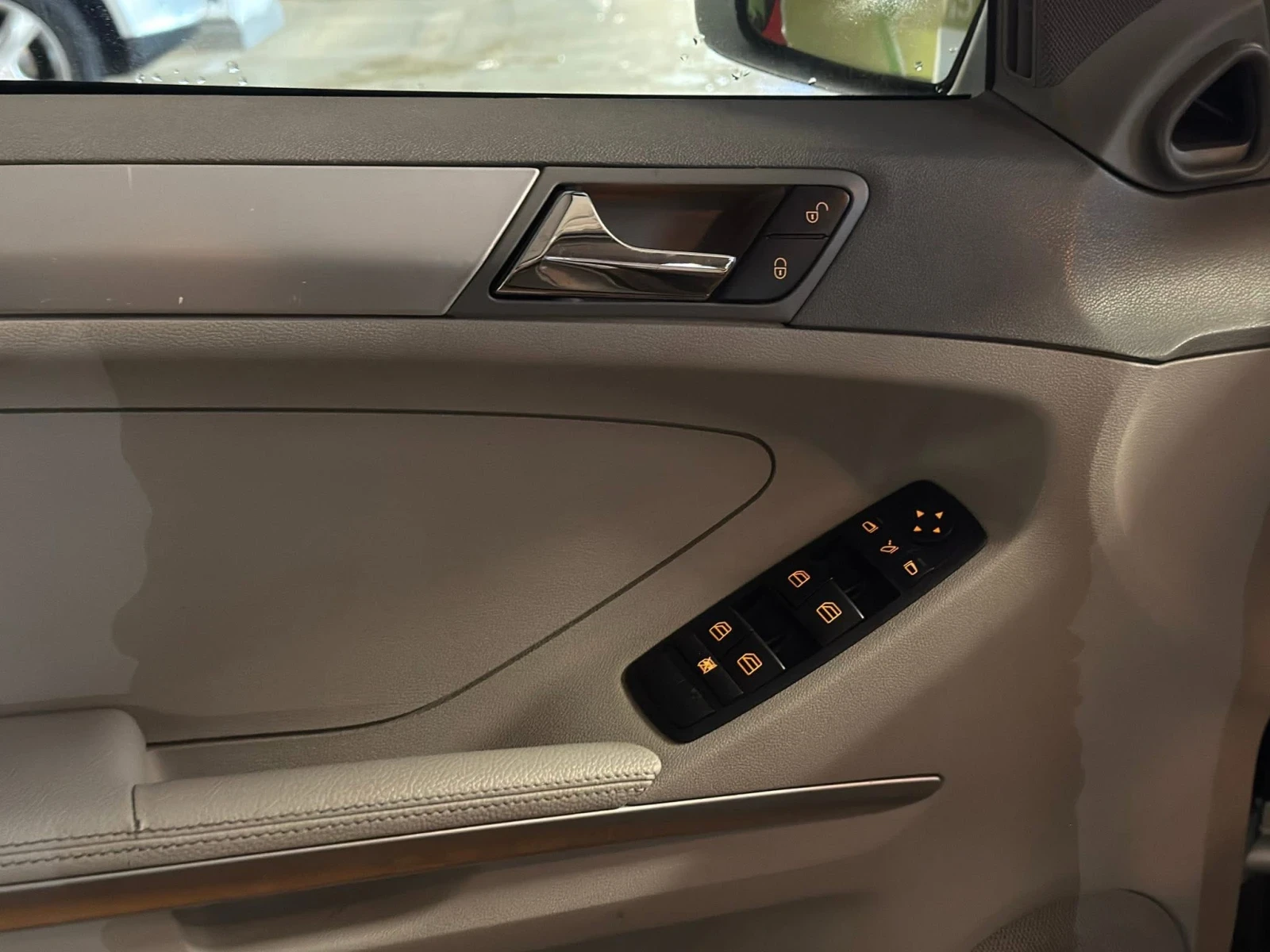 Mercedes-Benz ML 320 ТОП СЪСТОЯНИЕ, снимка 9 - Автомобили и джипове - 54001989