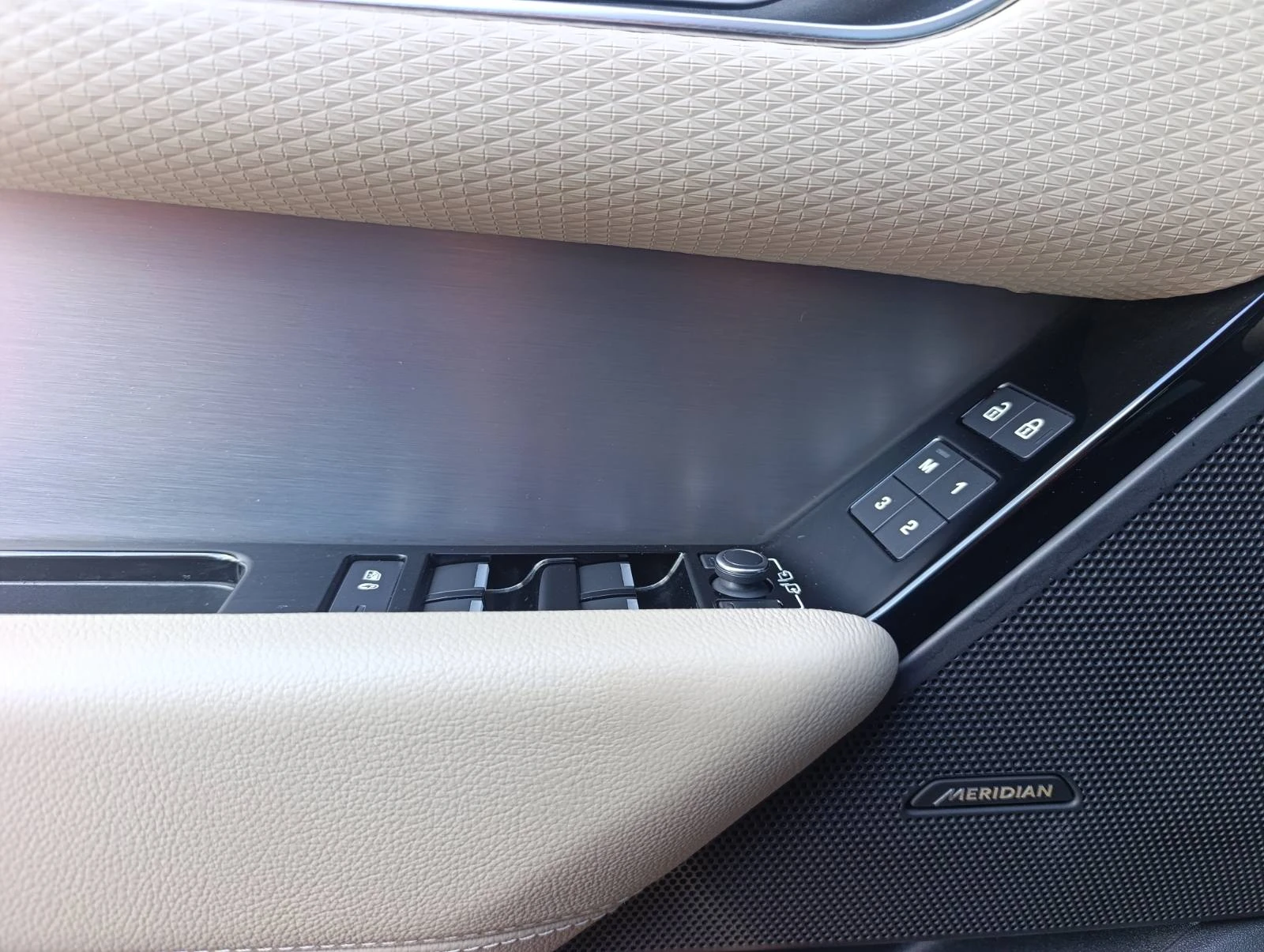 Land Rover Range Rover Velar D200 R-DYNAMIC Facelift, снимка 17 - Автомобили и джипове - 54100987