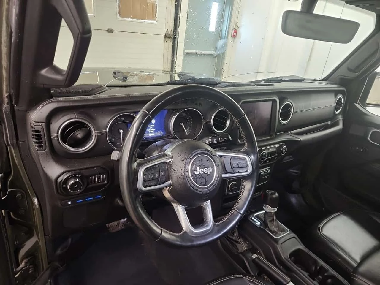 Jeep Wrangler * UNLIMITED SAHARA * ПОДГРЕВ * ОТ ПРЕДСТАВИТЕЛСТВО, снимка 10 - Автомобили и джипове - 54465780