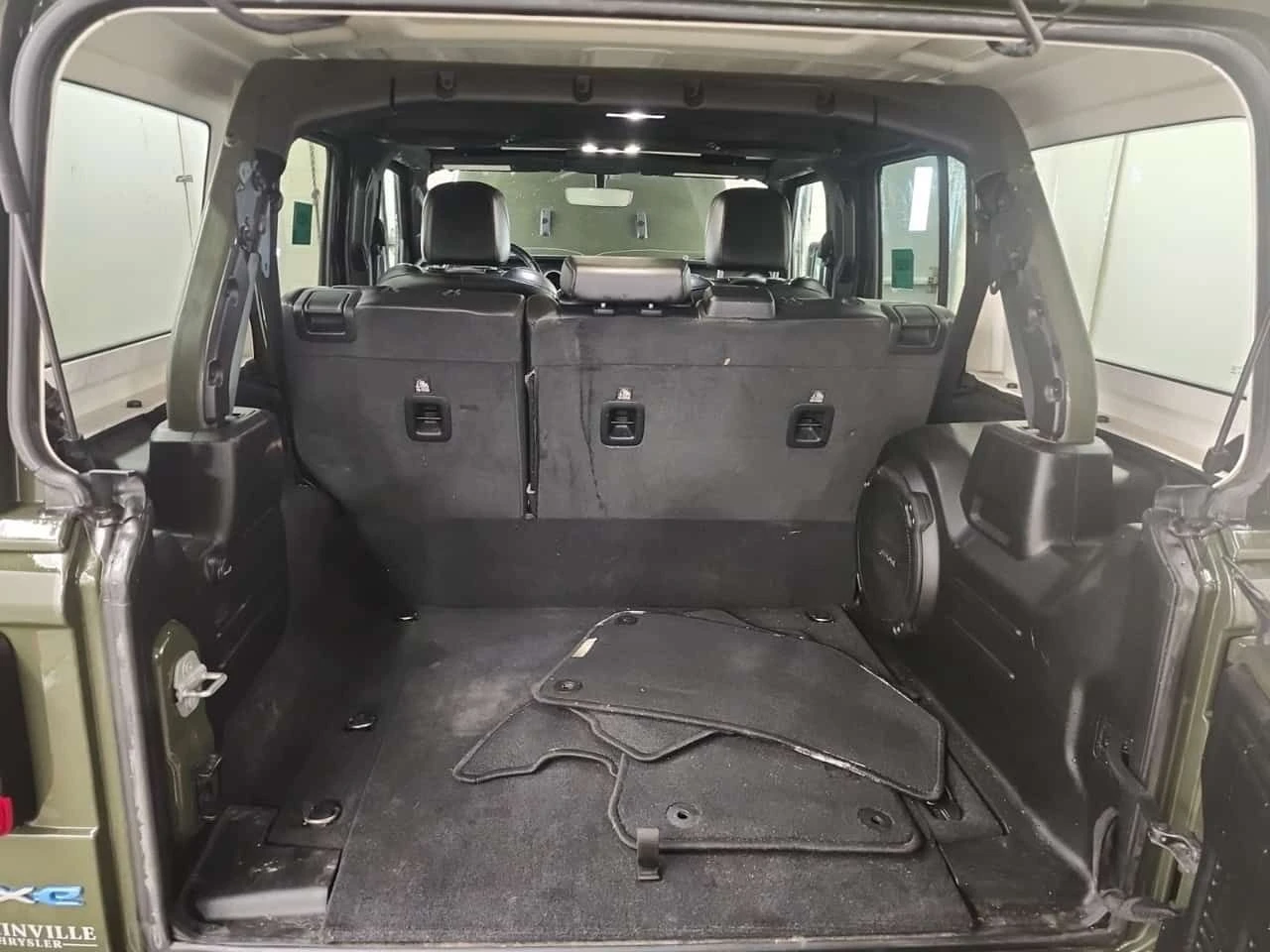 Jeep Wrangler * UNLIMITED SAHARA * ПОДГРЕВ * ОТ ПРЕДСТАВИТЕЛСТВО, снимка 15 - Автомобили и джипове - 54465780