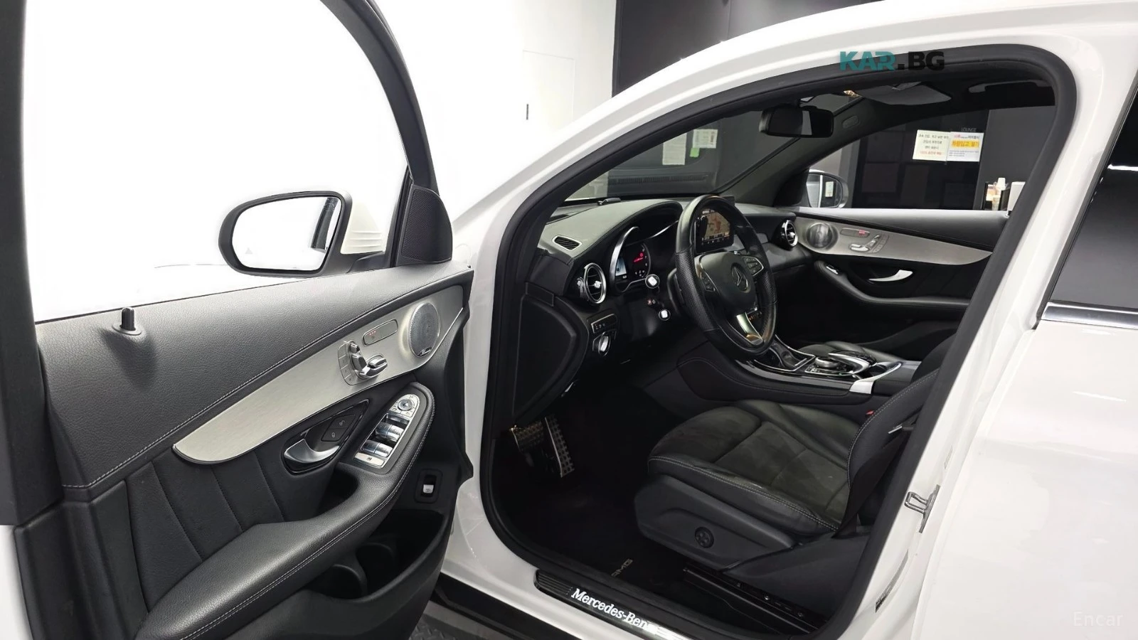 Mercedes-Benz GLC 300 4MATIC* AMG-LINE* ПОДГРЕВ* 360* КАМЕРА* HUD* , снимка 9 - Автомобили и джипове - 55324187