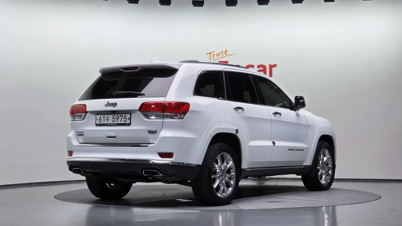 Jeep Cherokee 3.0* ЕЛ. БАГАЖНИК* BLIND SPOT* ЛЮК* КРАЙНА ЦЕНА, снимка 2 - Автомобили и джипове - 55594787
