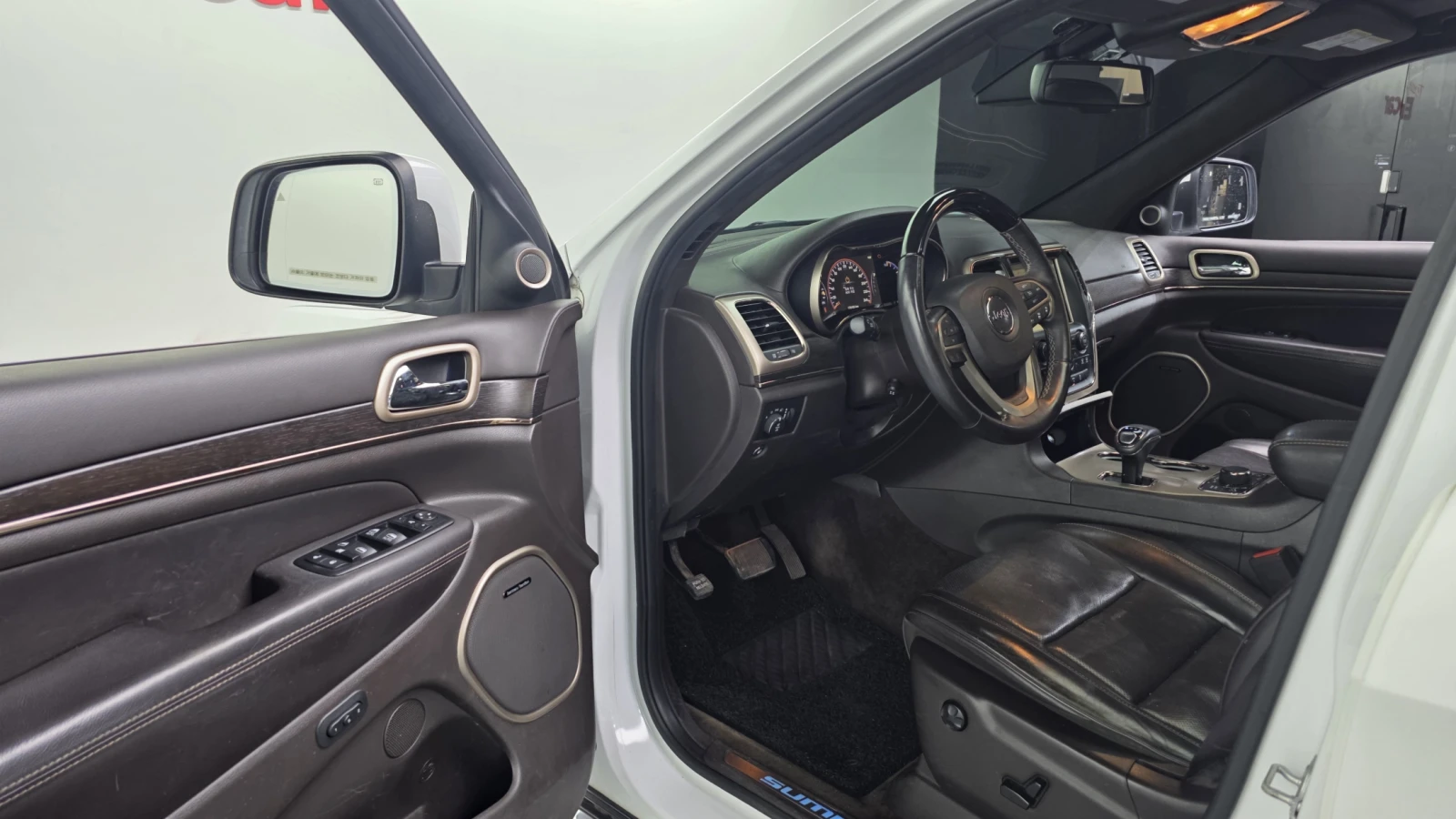Jeep Cherokee 3.0* ЕЛ. БАГАЖНИК* BLIND SPOT* ЛЮК* КРАЙНА ЦЕНА, снимка 10 - Автомобили и джипове - 55594787