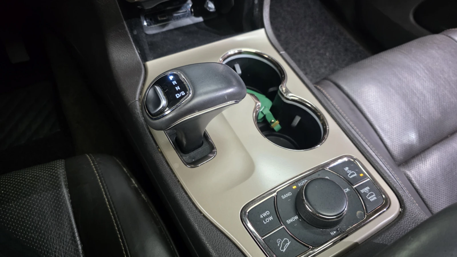 Jeep Cherokee 3.0* ЕЛ. БАГАЖНИК* BLIND SPOT* ЛЮК* КРАЙНА ЦЕНА, снимка 9 - Автомобили и джипове - 55594787