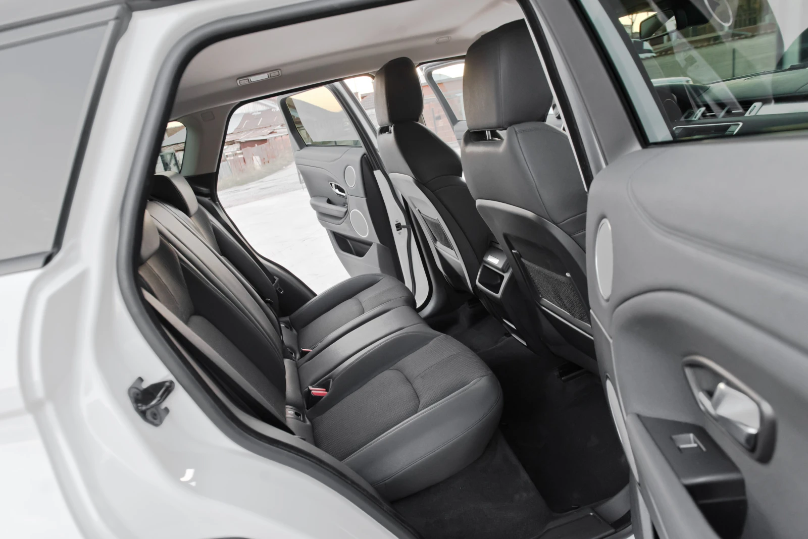 Land Rover Evoque 2.0D 4х4 Face, снимка 13 - Автомобили и джипове - 56388871