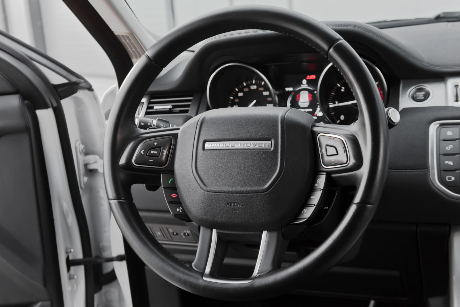 Land Rover Evoque 2.0D 4х4 Face, снимка 14 - Автомобили и джипове - 56388871