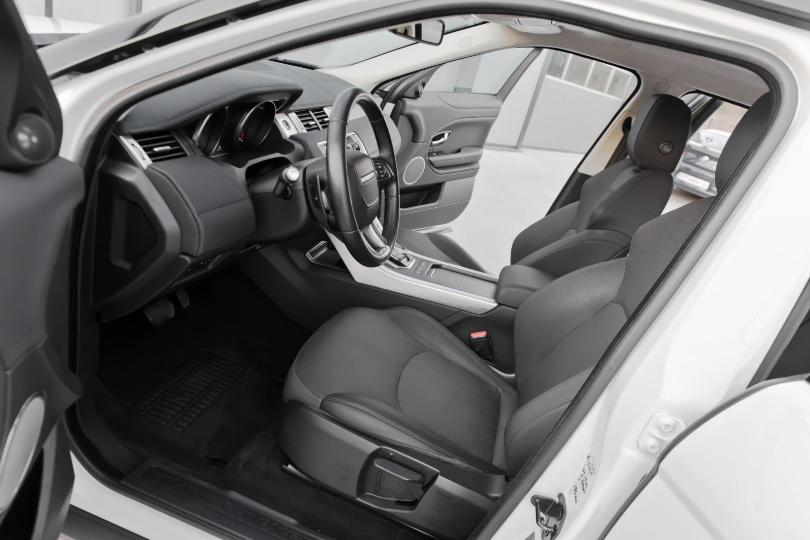 Land Rover Evoque 2.0D 4х4 Face, снимка 9 - Автомобили и джипове - 56388871
