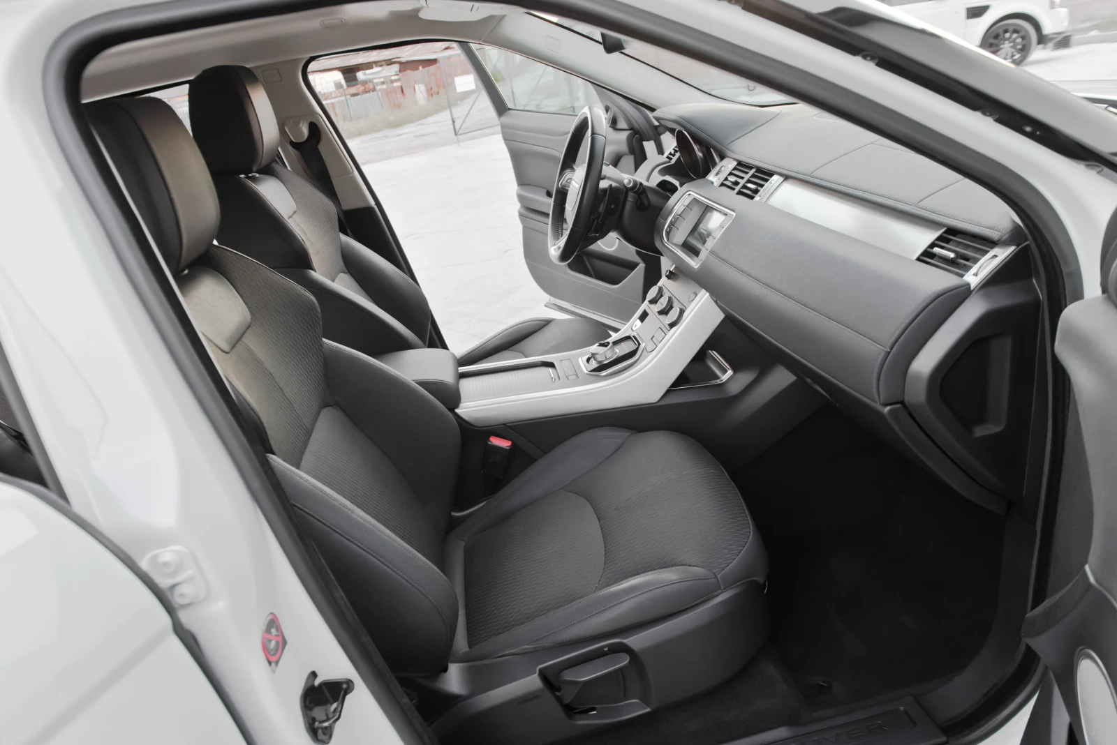 Land Rover Evoque 2.0D 4х4 Face, снимка 11 - Автомобили и джипове - 56388871