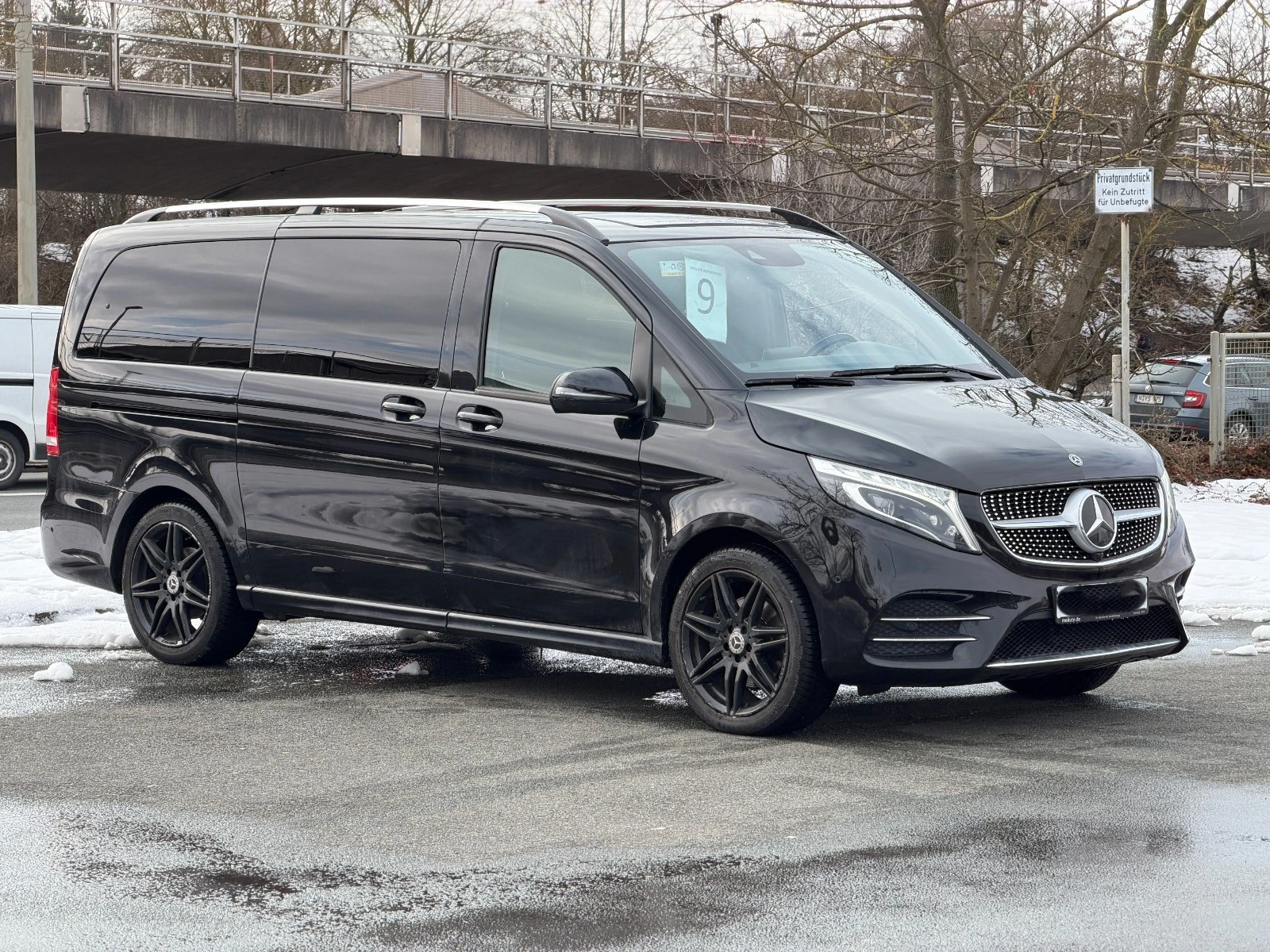Mercedes-Benz V V300/4matic/9G tronic/ПЪЛНА ИСТОРИЯ/BURMESTER/AMG, снимка 2 - Бусове и автобуси - 53871326