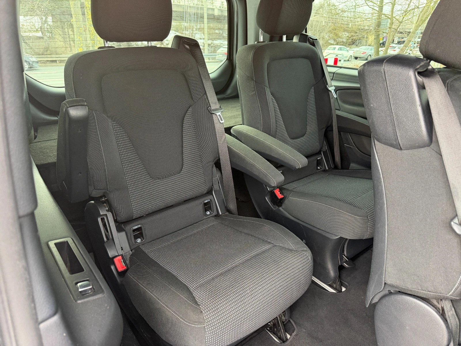 Mercedes-Benz V V300/4matic/9G tronic/ПЪЛНА ИСТОРИЯ/BURMESTER/AMG, снимка 9 - Бусове и автобуси - 53871326