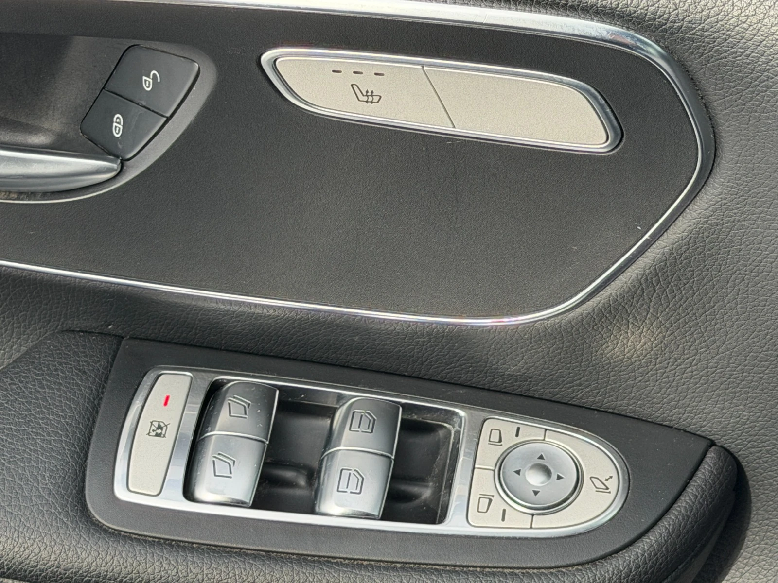 Mercedes-Benz V V300/4matic/9G tronic/ПЪЛНА ИСТОРИЯ/BURMESTER/AMG, снимка 13 - Бусове и автобуси - 53871326