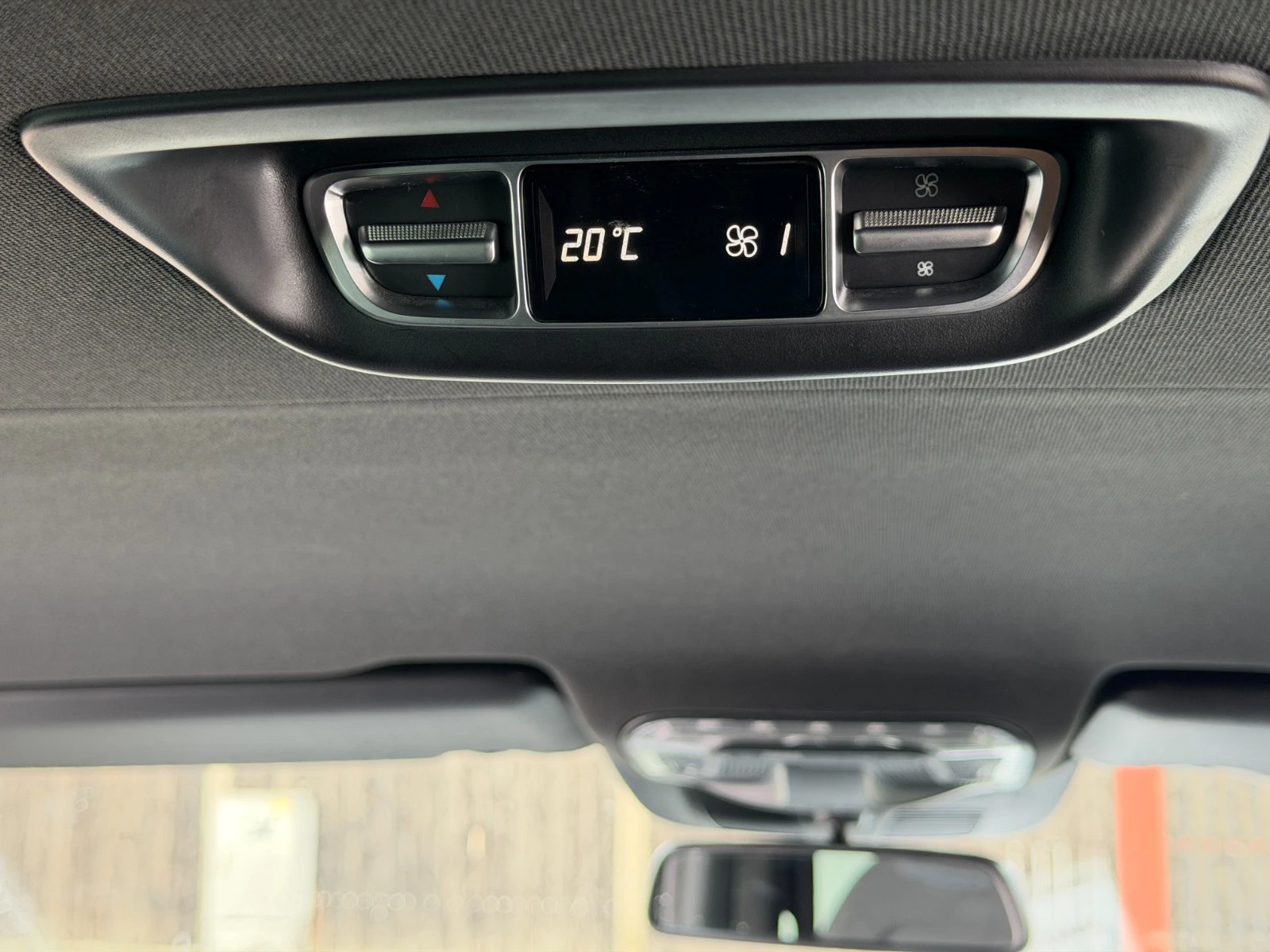 Mercedes-Benz V V300/4matic/9G tronic/ПЪЛНА ИСТОРИЯ/BURMESTER/AMG, снимка 16 - Бусове и автобуси - 53871326