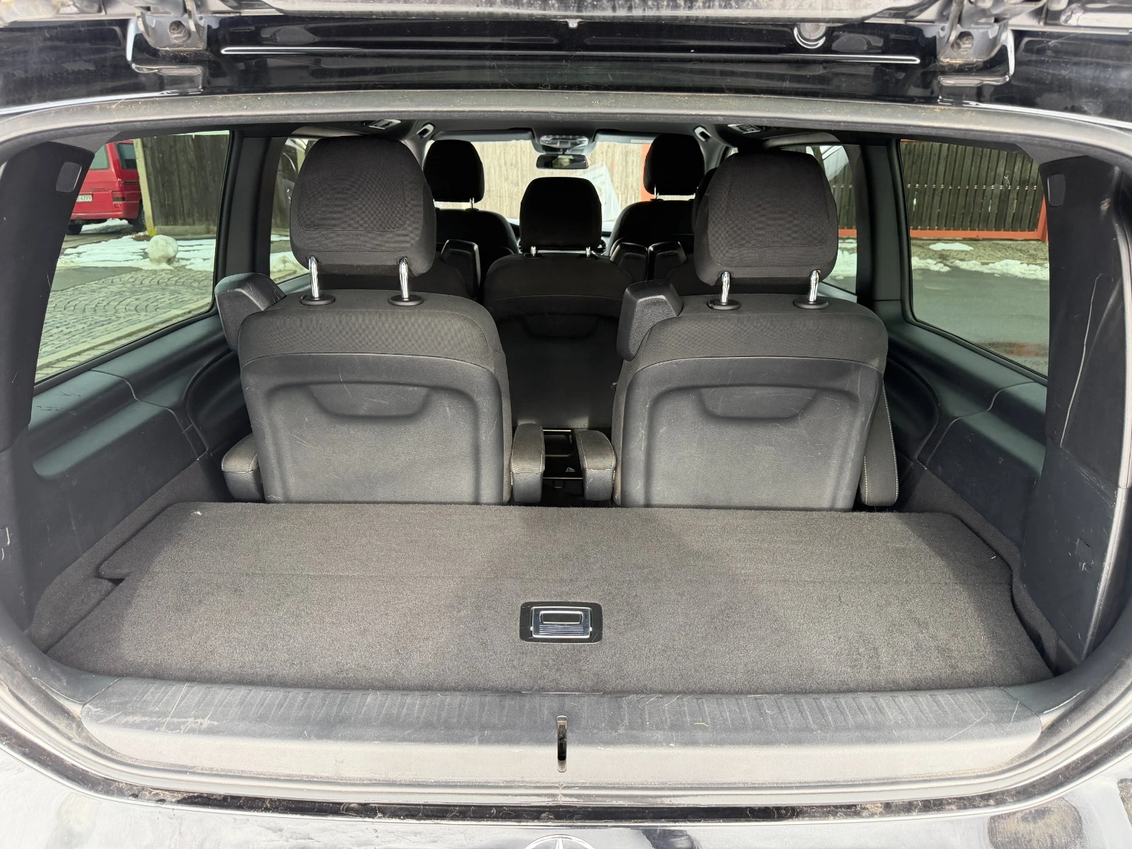 Mercedes-Benz V V300/4matic/9G tronic/ПЪЛНА ИСТОРИЯ/BURMESTER/AMG, снимка 10 - Бусове и автобуси - 53871326