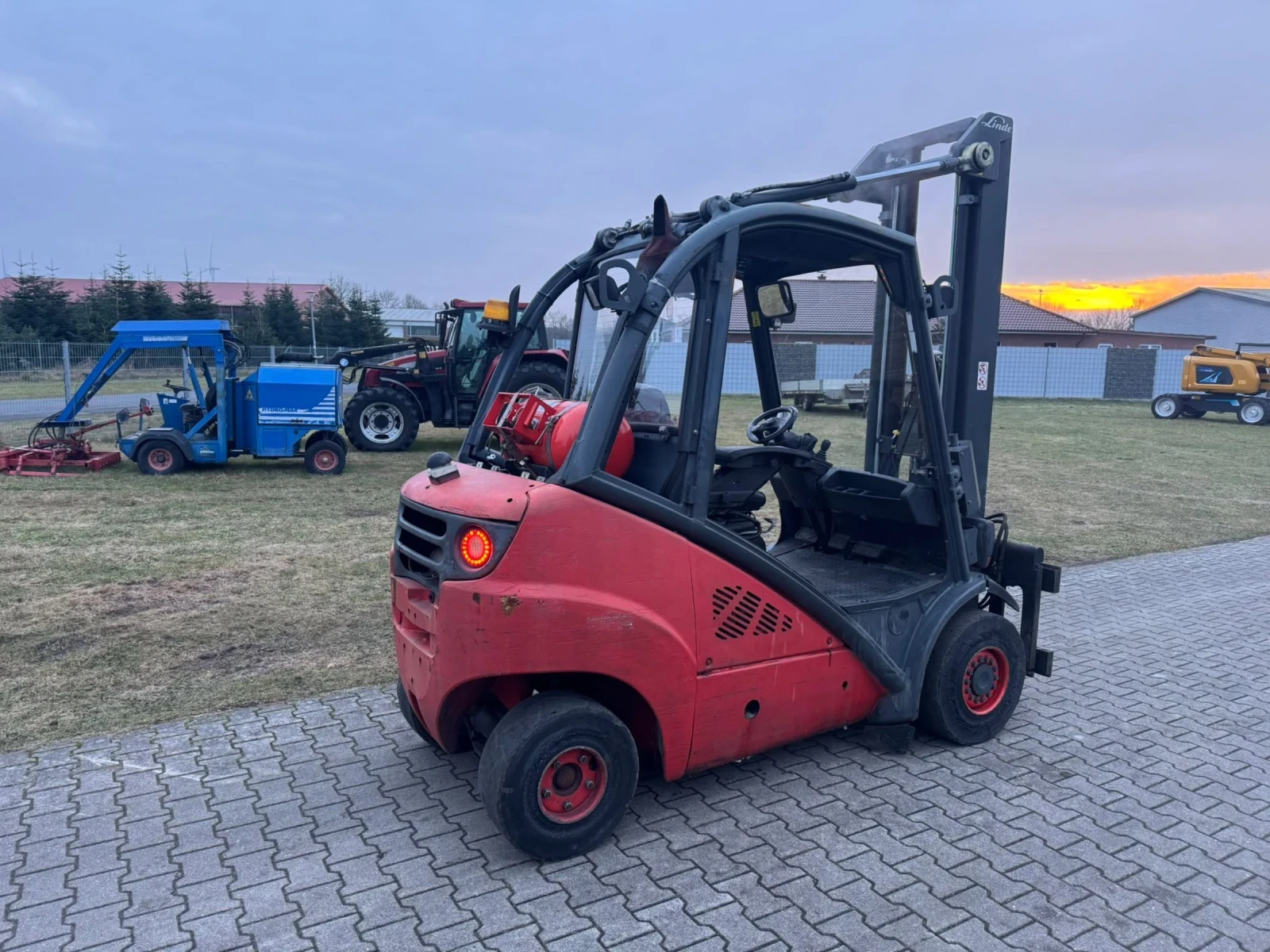 Мотокар Linde H25T-01, снимка 2 - Индустриална техника - 54828408