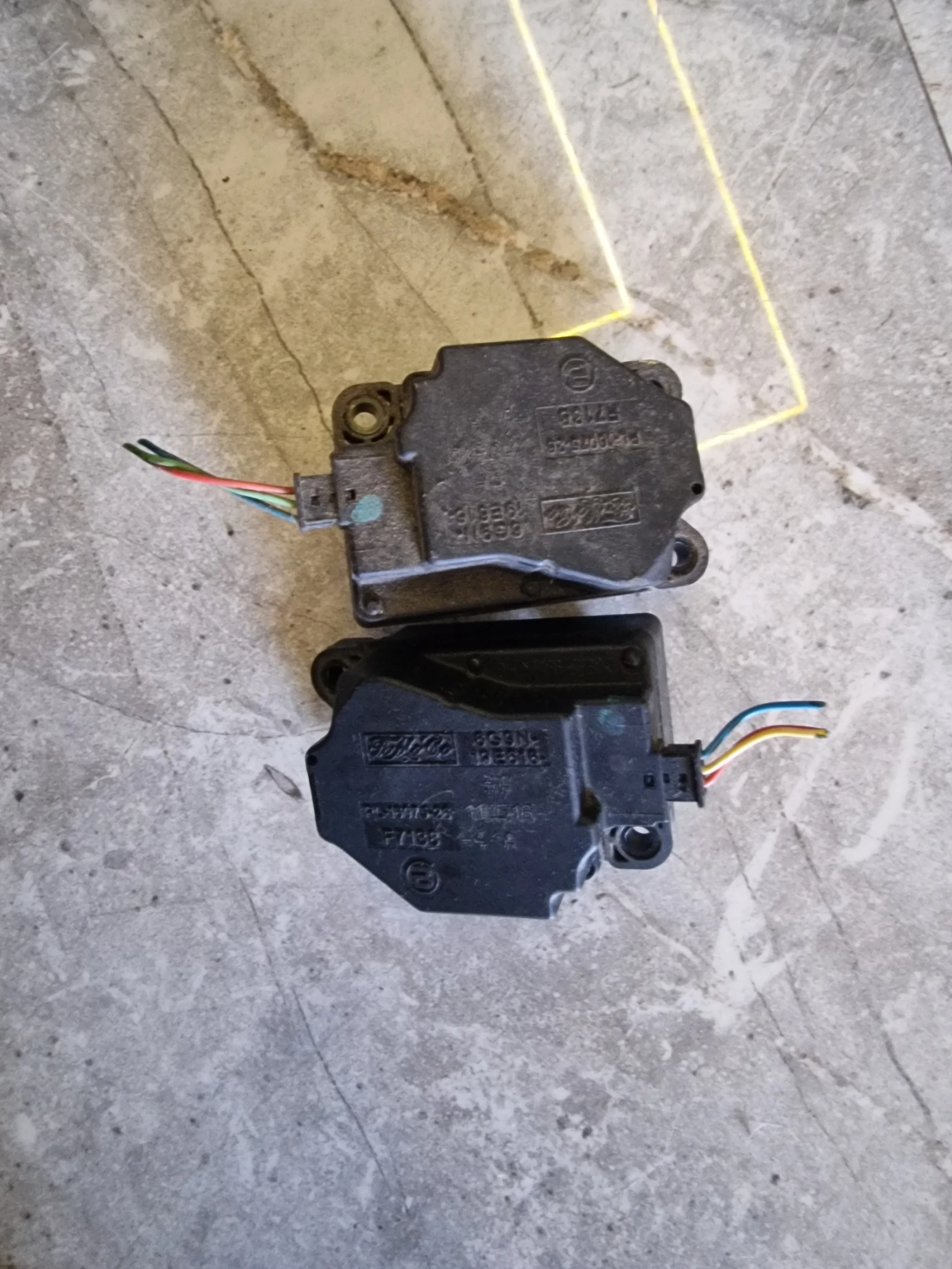 6G9N-19E616 PL-16075-26 F7138 моторче клапи парно RANGE ROVER LAND ROVER VOLVO, снимка 2 - Части - 53769553