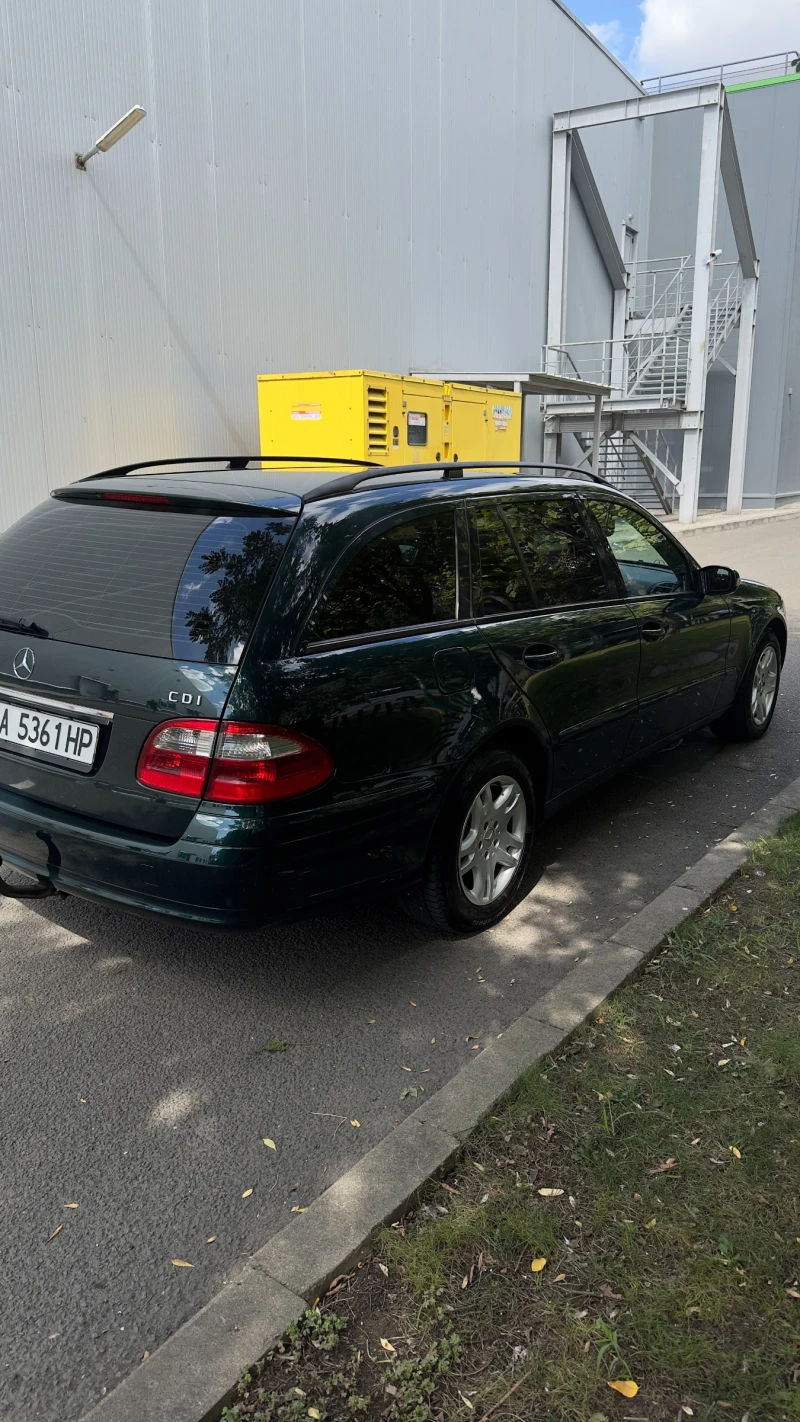 Mercedes-Benz E 220, снимка 6 - Автомобили и джипове - 47329776