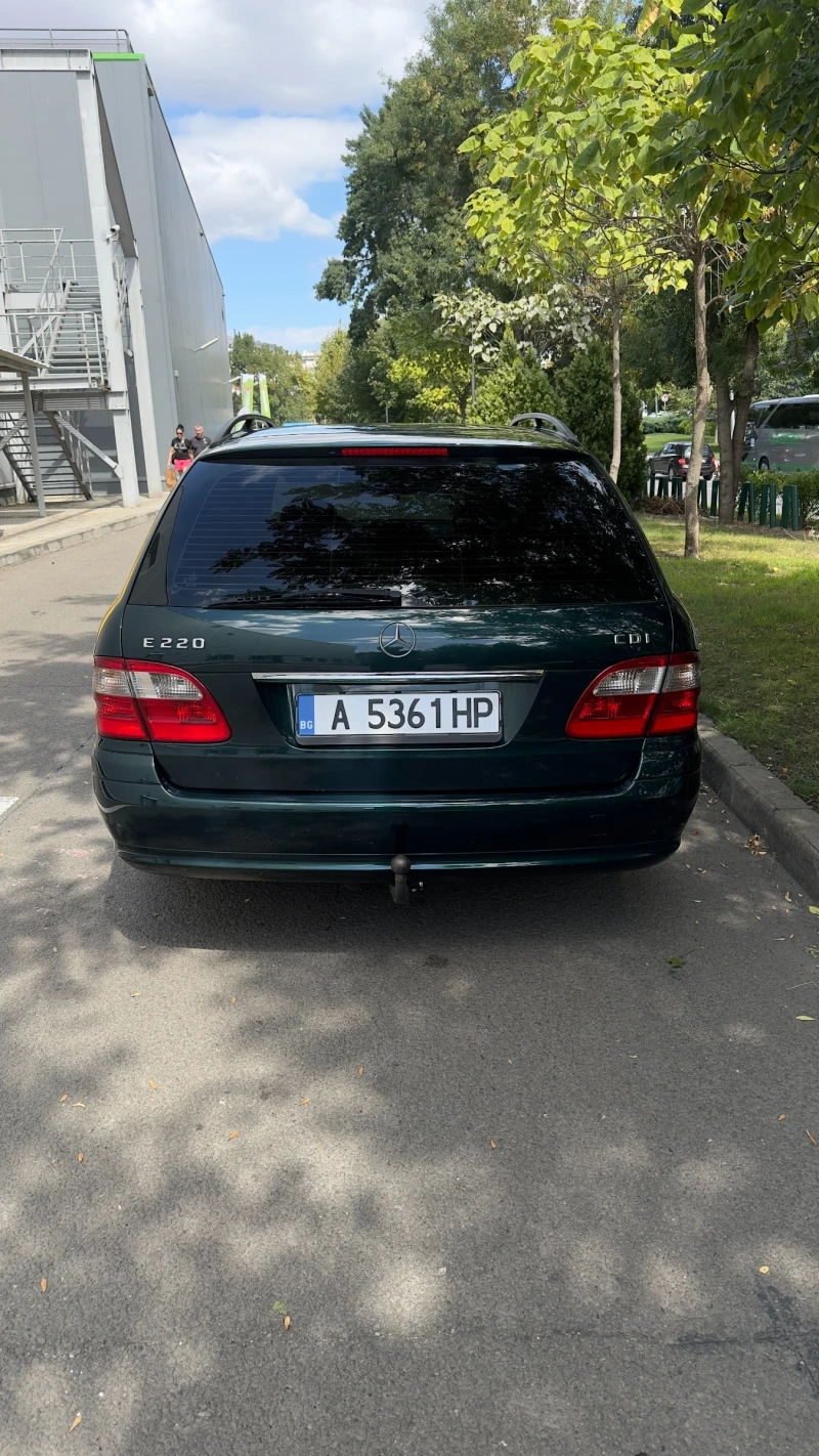 Mercedes-Benz E 220, снимка 4 - Автомобили и джипове - 47329776